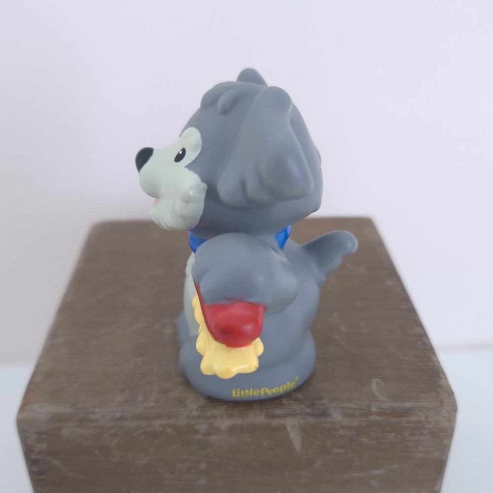 Fisher Price Little People Grey Dog with Car Wash Brush - Picture 4 of 10